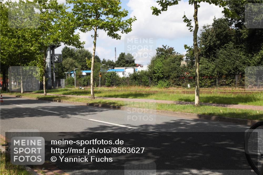 10.08.2025 - GEWOBA Citytriathlon Bremen Yannick Fuchs http://msf.ph/oto/8563627 10.08.2025 12:38:51 Radfahren 555, 662, 720, 740, 762, 772, 797, 892, 940, 978, 1019 meine-sportfotos.de
