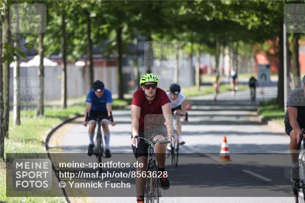 10.08.2025 - GEWOBA Citytriathlon Bremen Yannick Fuchs http://msf.ph/oto/8563628 10.08.2025 14:37:10 Radfahren 57, 78, 106, 121, 164, 201, 239, 240, 256, 257, 512 meine-sportfotos.de