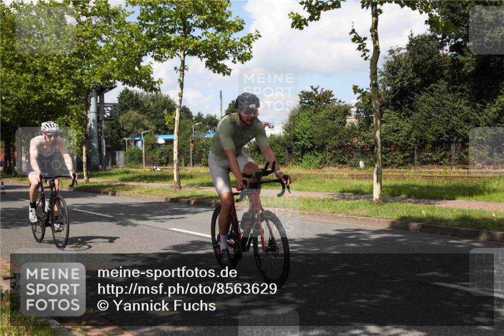 10.08.2025 - GEWOBA Citytriathlon Bremen Yannick Fuchs http://msf.ph/oto/8563629 10.08.2025 12:38:53 Radfahren 555, 658, 662, 720, 740, 762, 772, 797, 892, 940, 969, 978, 1019 meine-sportfotos.de