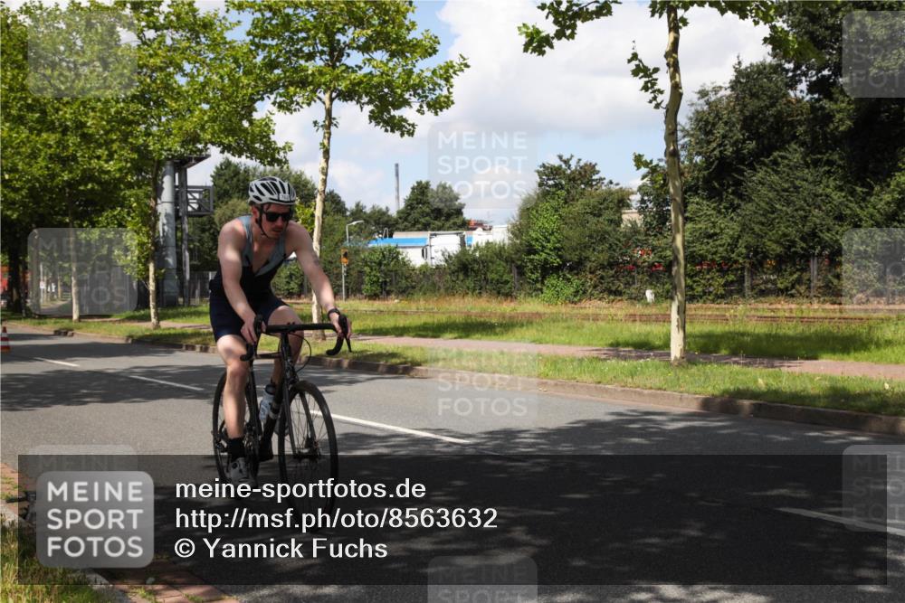 10.08.2025 - GEWOBA Citytriathlon Bremen Yannick Fuchs http://msf.ph/oto/8563632 10.08.2025 12:38:54 Radfahren 555, 658, 720, 740, 762, 772, 797, 892, 940, 969, 978, 1019 meine-sportfotos.de