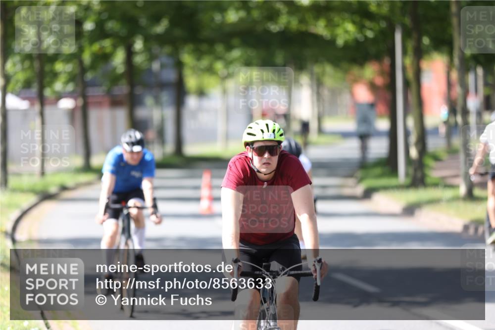 10.08.2025 - GEWOBA Citytriathlon Bremen Yannick Fuchs http://msf.ph/oto/8563633 10.08.2025 14:37:11 Radfahren 57, 78, 106, 121, 164, 201, 240, 256, 257, 512 meine-sportfotos.de