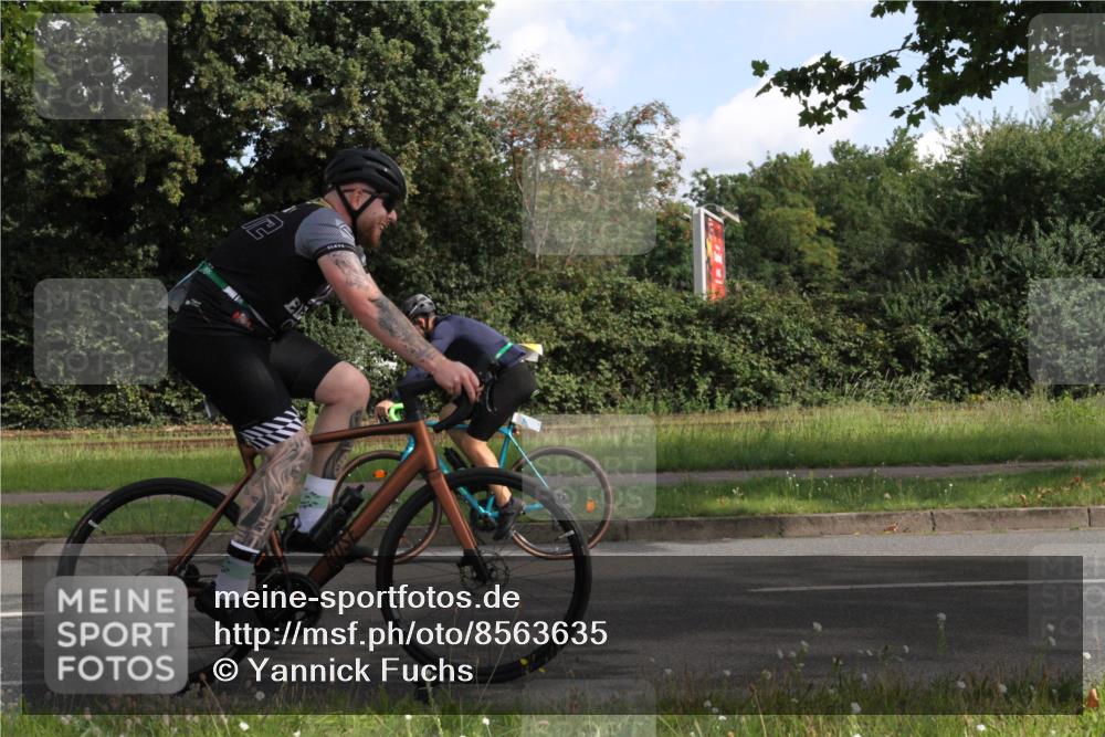 10.08.2025 - GEWOBA Citytriathlon Bremen Yannick Fuchs http://msf.ph/oto/8563635 10.08.2025 10:51:30 Radfahren 239, 396, 419, 483 meine-sportfotos.de