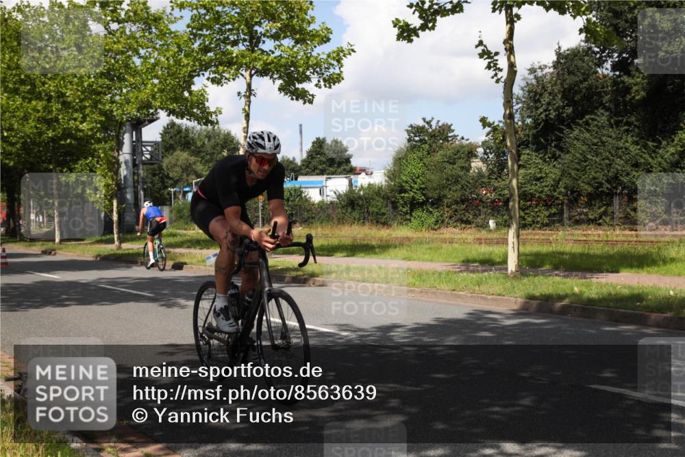 10.08.2025 - GEWOBA Citytriathlon Bremen Yannick Fuchs http://msf.ph/oto/8563639 10.08.2025 12:38:59 Radfahren 555, 658, 720, 740, 762, 892, 900, 940, 969, 978, 1019 meine-sportfotos.de