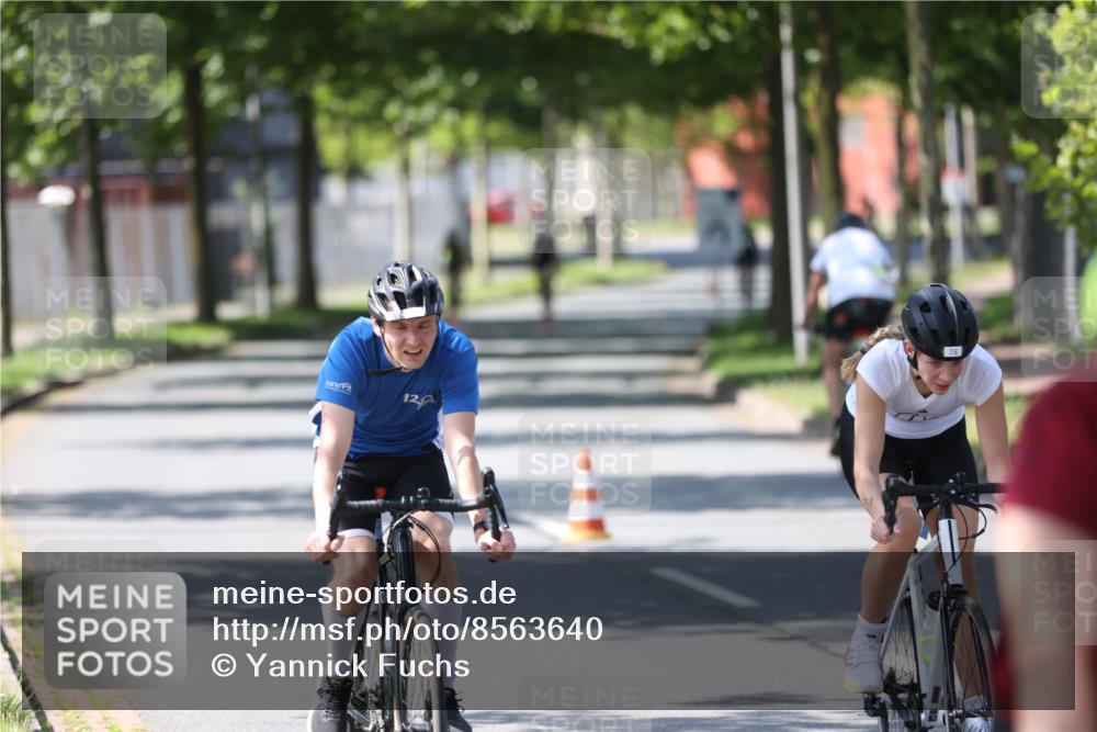 10.08.2025 - GEWOBA Citytriathlon Bremen Yannick Fuchs http://msf.ph/oto/8563640 10.08.2025 14:37:12 Radfahren 57, 78, 106, 121, 164, 201, 240, 256, 257, 512 meine-sportfotos.de
