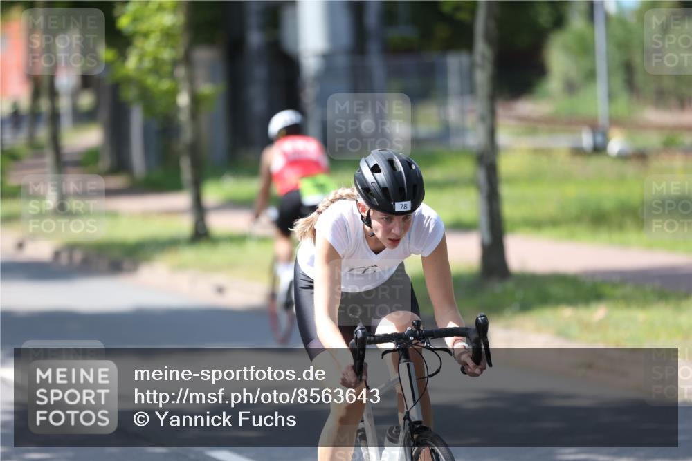 10.08.2025 - GEWOBA Citytriathlon Bremen Yannick Fuchs http://msf.ph/oto/8563643 10.08.2025 14:37:12 Radfahren 57, 78, 106, 121, 164, 201, 240, 256, 257, 512 meine-sportfotos.de