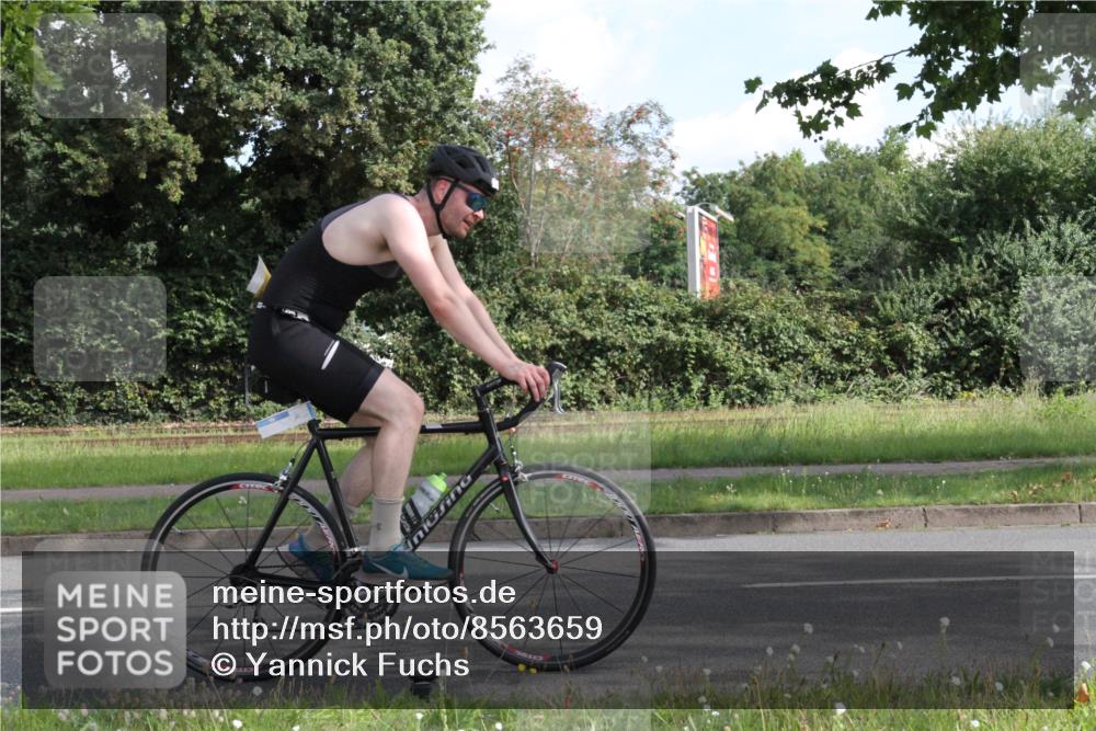 10.08.2025 - GEWOBA Citytriathlon Bremen Yannick Fuchs http://msf.ph/oto/8563659 10.08.2025 10:51:46 Radfahren 71, 121, 241, 384, 476, 483 meine-sportfotos.de