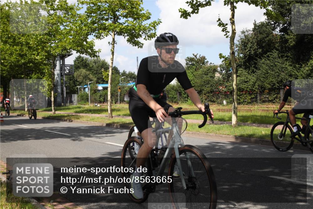 10.08.2025 - GEWOBA Citytriathlon Bremen Yannick Fuchs http://msf.ph/oto/8563665 10.08.2025 12:39:12 Radfahren 658, 696, 709, 729, 758, 900, 969, 978, 1006 meine-sportfotos.de