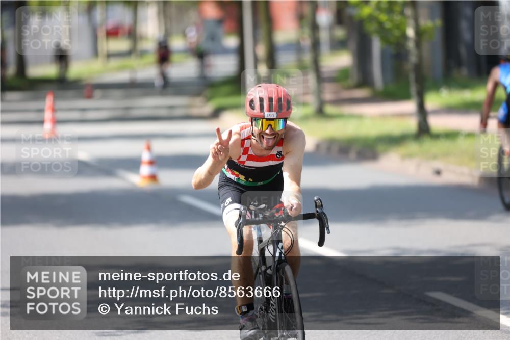 10.08.2025 - GEWOBA Citytriathlon Bremen Yannick Fuchs http://msf.ph/oto/8563666 10.08.2025 14:37:52 Radfahren 4, 63, 75, 170, 191, 528 meine-sportfotos.de
