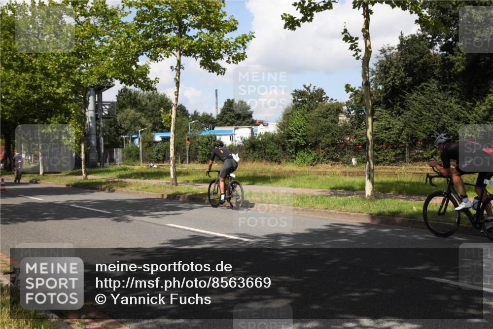 10.08.2025 - GEWOBA Citytriathlon Bremen Yannick Fuchs http://msf.ph/oto/8563669 10.08.2025 12:39:12 Radfahren 658, 696, 709, 729, 758, 900, 969, 978, 1006 meine-sportfotos.de