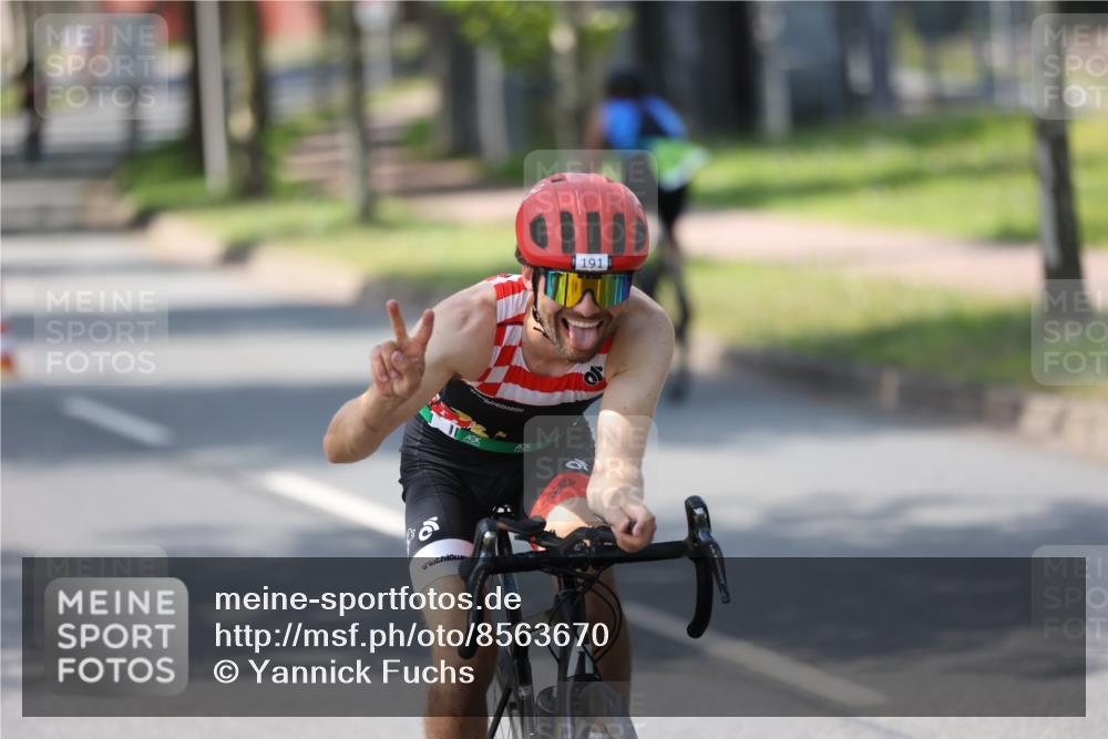 10.08.2025 - GEWOBA Citytriathlon Bremen Yannick Fuchs http://msf.ph/oto/8563670 10.08.2025 14:37:52 Radfahren 4, 63, 75, 170, 191, 528 meine-sportfotos.de