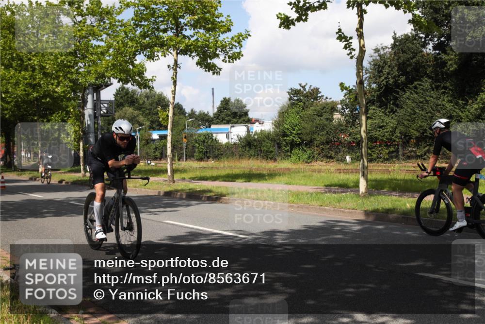 10.08.2025 - GEWOBA Citytriathlon Bremen Yannick Fuchs http://msf.ph/oto/8563671 10.08.2025 12:39:14 Radfahren 658, 696, 709, 729, 758, 900, 969, 1006 meine-sportfotos.de