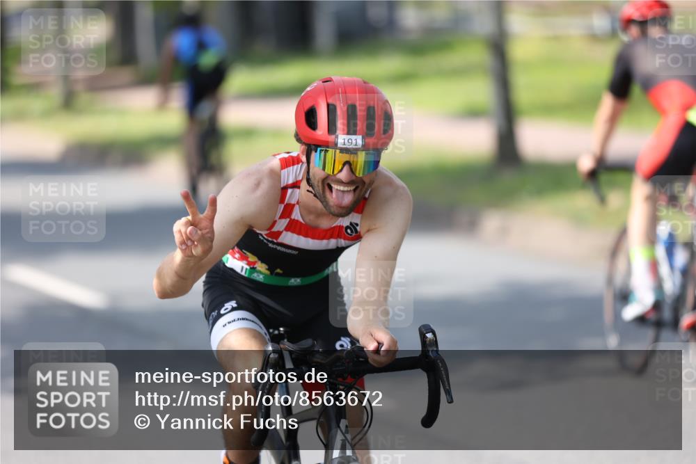 10.08.2025 - GEWOBA Citytriathlon Bremen Yannick Fuchs http://msf.ph/oto/8563672 10.08.2025 14:37:52 Radfahren 4, 63, 75, 170, 191, 528 meine-sportfotos.de
