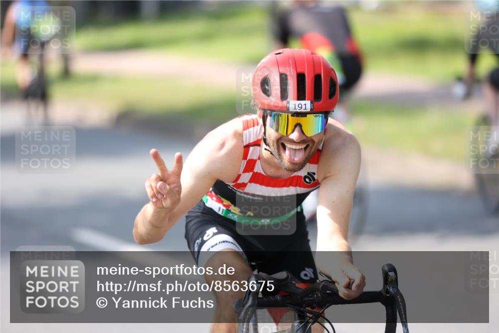 10.08.2025 - GEWOBA Citytriathlon Bremen Yannick Fuchs http://msf.ph/oto/8563675 10.08.2025 14:37:52 Radfahren 4, 63, 75, 170, 191, 528 meine-sportfotos.de