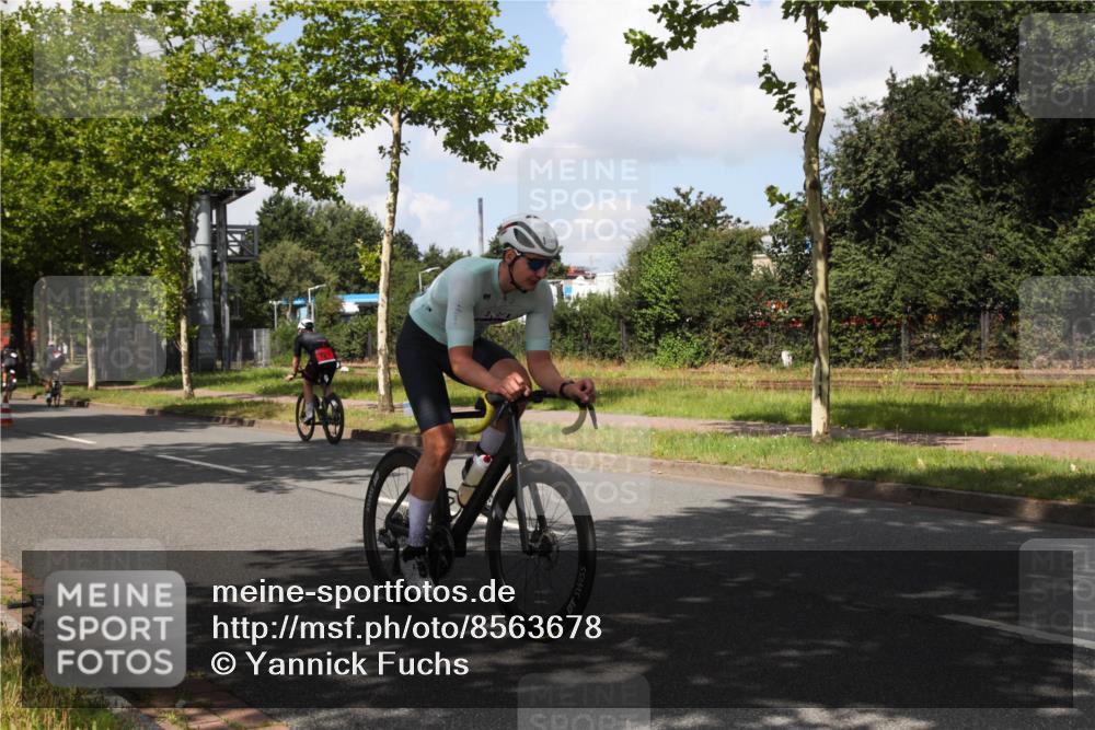 10.08.2025 - GEWOBA Citytriathlon Bremen Yannick Fuchs http://msf.ph/oto/8563678 10.08.2025 12:39:15 Radfahren 658, 696, 709, 729, 758, 869, 900, 969, 1006 meine-sportfotos.de
