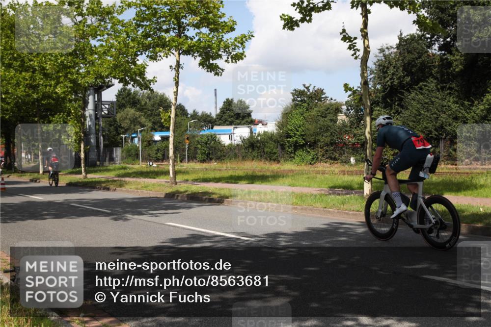 10.08.2025 - GEWOBA Citytriathlon Bremen Yannick Fuchs http://msf.ph/oto/8563681 10.08.2025 12:39:17 Radfahren 658, 696, 709, 729, 758, 869, 900, 969, 1006 meine-sportfotos.de