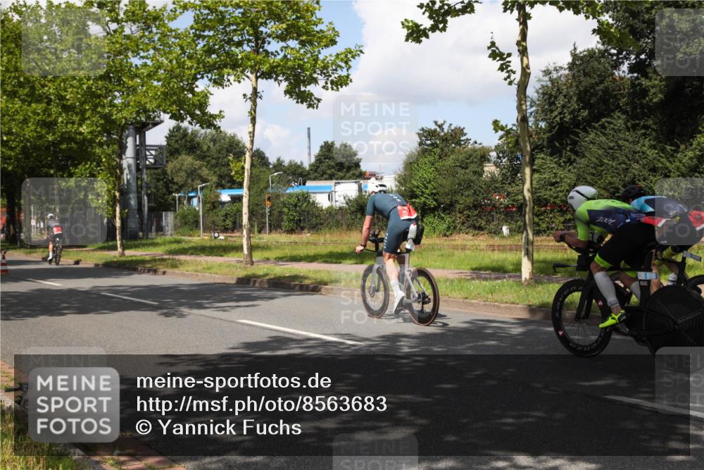 10.08.2025 - GEWOBA Citytriathlon Bremen Yannick Fuchs http://msf.ph/oto/8563683 10.08.2025 12:39:17 Radfahren 658, 696, 709, 729, 758, 869, 900, 969, 1006 meine-sportfotos.de