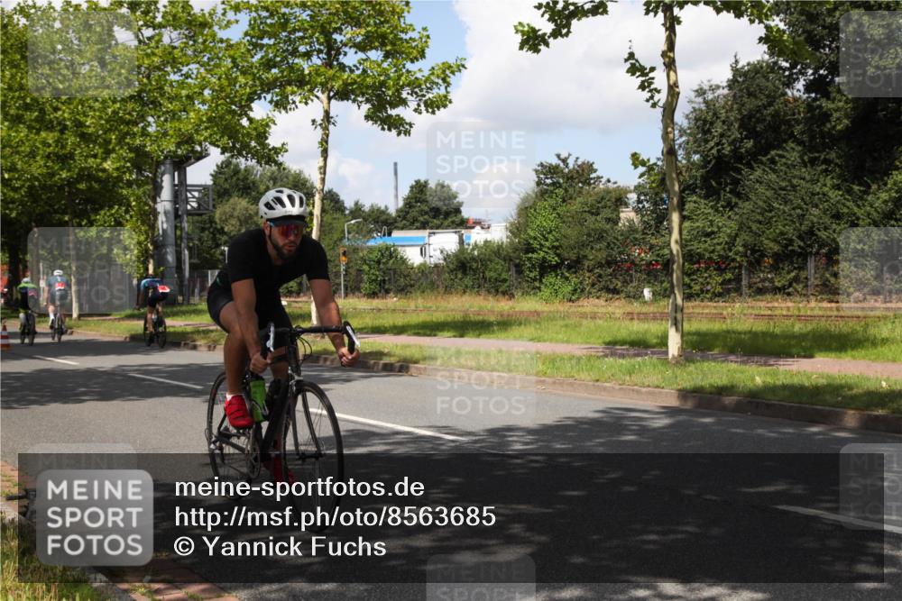 10.08.2025 - GEWOBA Citytriathlon Bremen Yannick Fuchs http://msf.ph/oto/8563685 10.08.2025 12:39:19 Radfahren 696, 709, 729, 758, 869, 900, 1006 meine-sportfotos.de