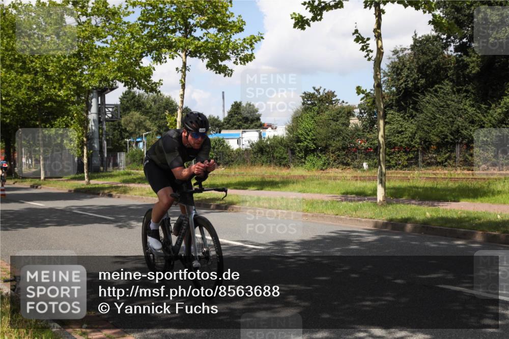 10.08.2025 - GEWOBA Citytriathlon Bremen Yannick Fuchs http://msf.ph/oto/8563688 10.08.2025 12:39:21 Radfahren 696, 709, 729, 758, 869, 900, 1006 meine-sportfotos.de