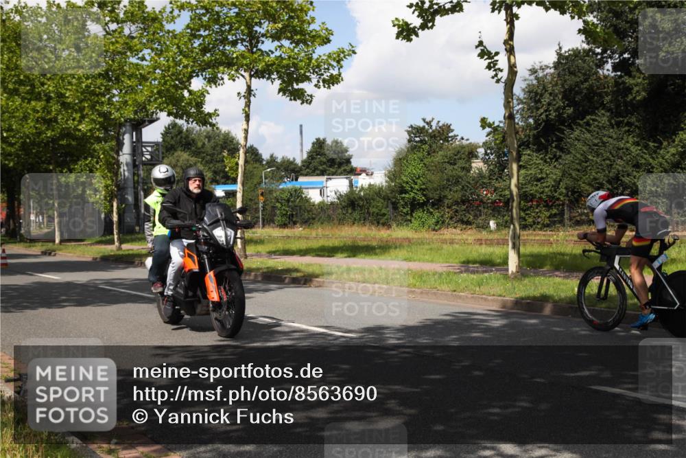 10.08.2025 - GEWOBA Citytriathlon Bremen Yannick Fuchs http://msf.ph/oto/8563690 10.08.2025 12:39:22 Radfahren 696, 709, 729, 758, 795, 869, 900, 1006 meine-sportfotos.de