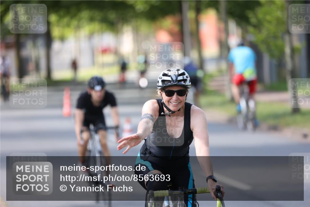 10.08.2025 - GEWOBA Citytriathlon Bremen Yannick Fuchs http://msf.ph/oto/8563693 10.08.2025 14:38:00 Radfahren 30, 75, 147, 152, 191, 528 meine-sportfotos.de