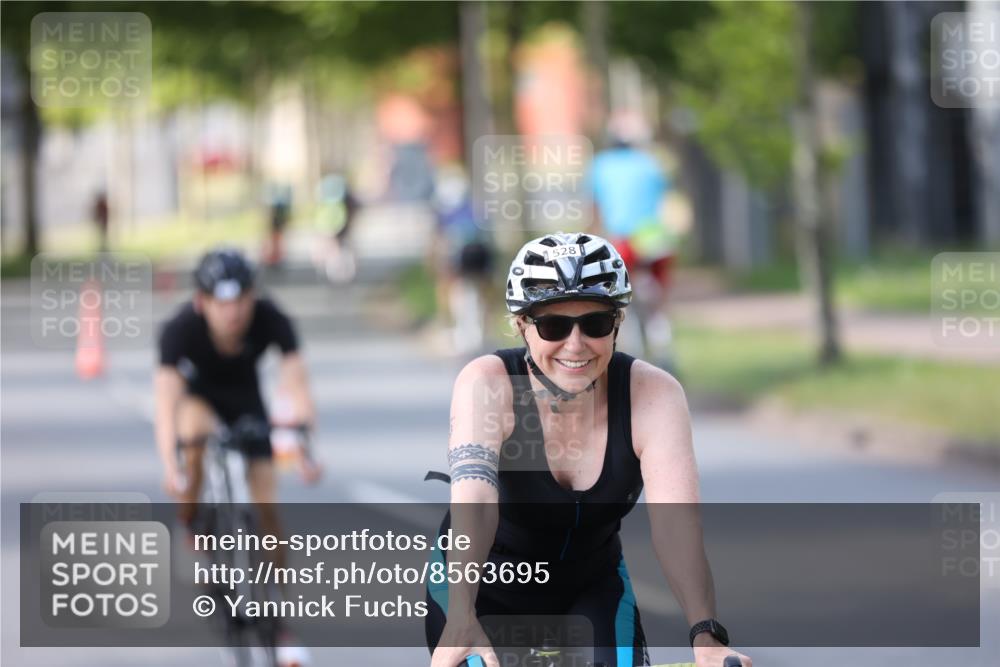 10.08.2025 - GEWOBA Citytriathlon Bremen Yannick Fuchs http://msf.ph/oto/8563695 10.08.2025 14:38:00 Radfahren 30, 75, 147, 152, 191, 528 meine-sportfotos.de