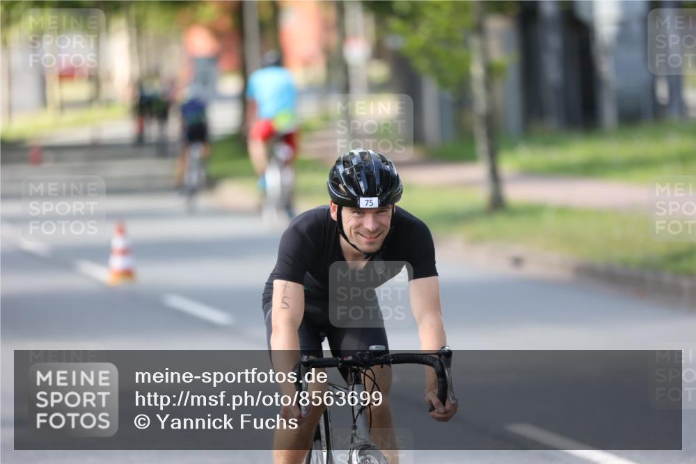 10.08.2025 - GEWOBA Citytriathlon Bremen Yannick Fuchs http://msf.ph/oto/8563699 10.08.2025 14:38:01 Radfahren 30, 75, 81, 147, 152, 191, 528 meine-sportfotos.de