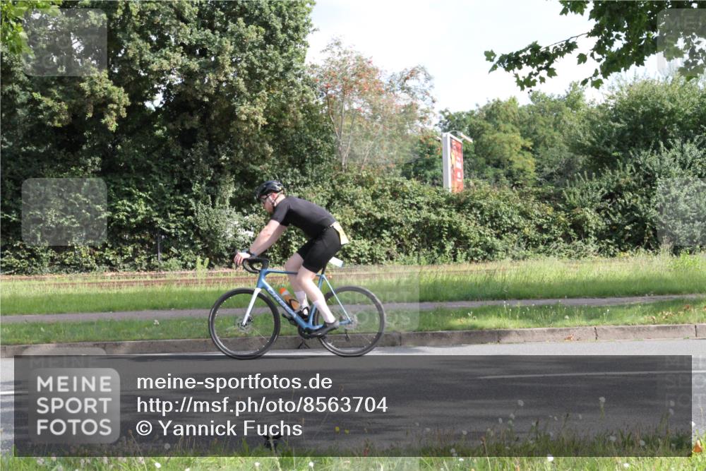 10.08.2025 - GEWOBA Citytriathlon Bremen Yannick Fuchs http://msf.ph/oto/8563704 10.08.2025 10:52:11 Radfahren 71, 137, 349, 390, 392, 394, 476, 479 meine-sportfotos.de