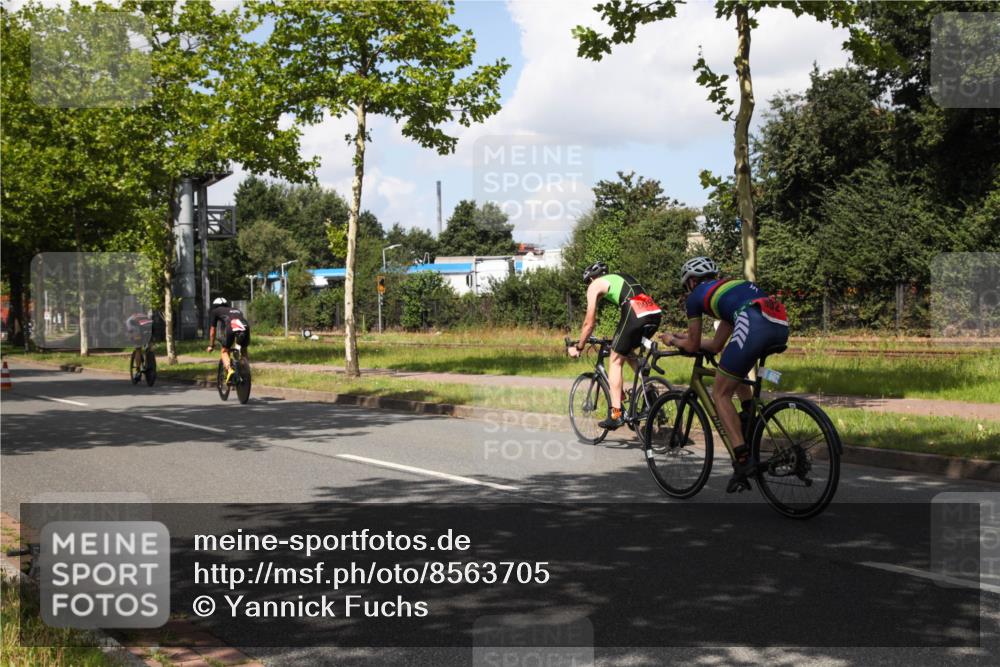 10.08.2025 - GEWOBA Citytriathlon Bremen Yannick Fuchs http://msf.ph/oto/8563705 10.08.2025 12:39:24 Radfahren 696, 709, 729, 758, 795, 869, 1006 meine-sportfotos.de