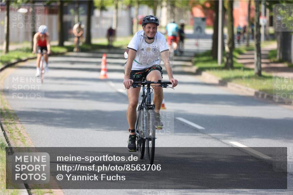 10.08.2025 - GEWOBA Citytriathlon Bremen Yannick Fuchs http://msf.ph/oto/8563706 10.08.2025 14:38:06 Radfahren 30, 54, 75, 81, 147, 152, 528 meine-sportfotos.de