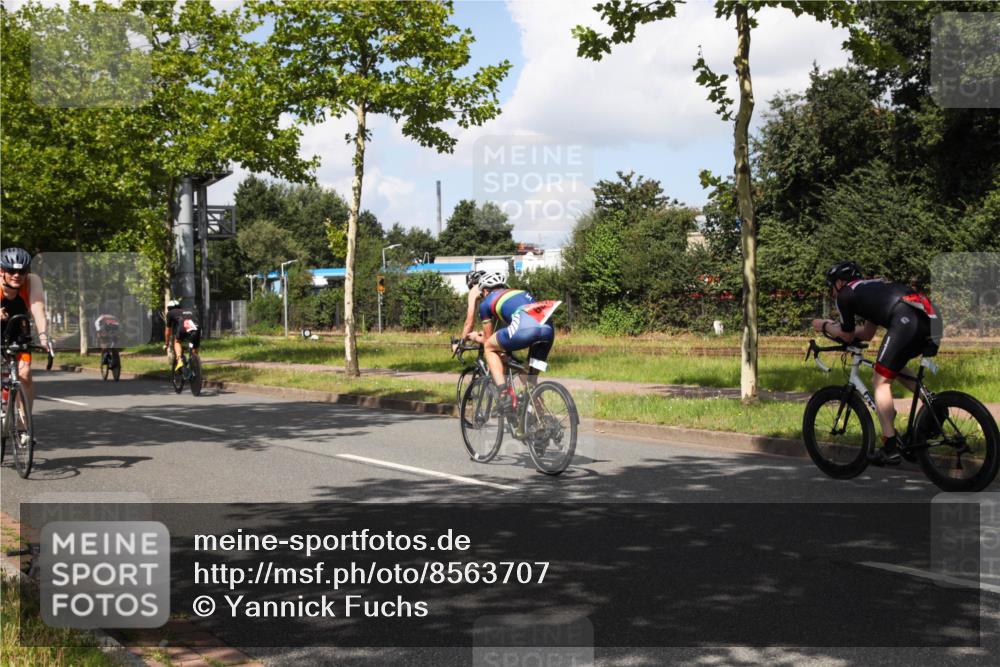 10.08.2025 - GEWOBA Citytriathlon Bremen Yannick Fuchs http://msf.ph/oto/8563707 10.08.2025 12:39:24 Radfahren 696, 709, 729, 758, 795, 869, 1006 meine-sportfotos.de