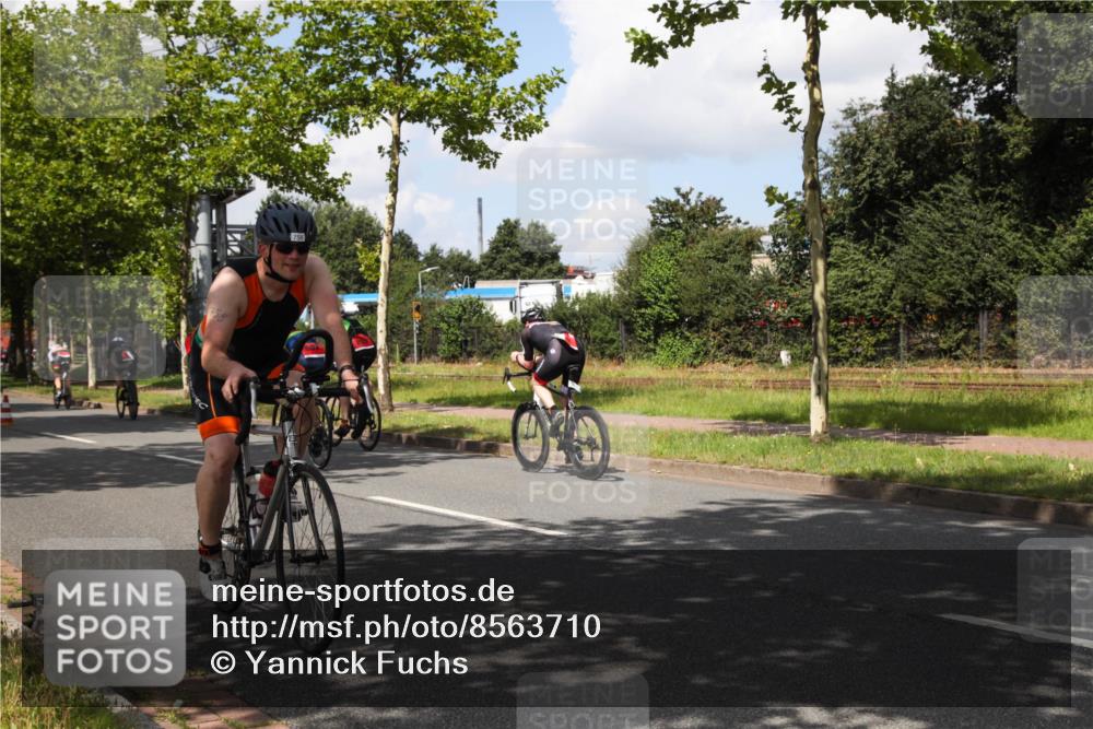 10.08.2025 - GEWOBA Citytriathlon Bremen Yannick Fuchs http://msf.ph/oto/8563710 10.08.2025 12:39:25 Radfahren 572, 696, 709, 729, 758, 795, 869, 1006 meine-sportfotos.de