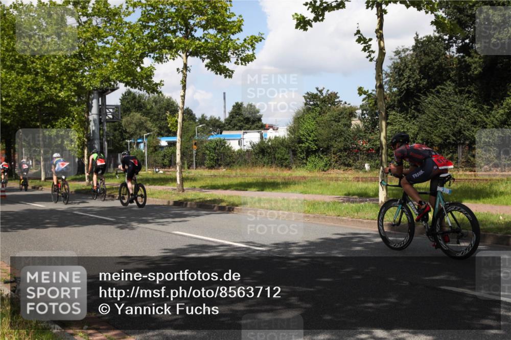 10.08.2025 - GEWOBA Citytriathlon Bremen Yannick Fuchs http://msf.ph/oto/8563712 10.08.2025 12:39:26 Radfahren 572, 696, 709, 729, 758, 795, 869, 1006 meine-sportfotos.de