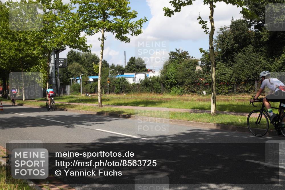 10.08.2025 - GEWOBA Citytriathlon Bremen Yannick Fuchs http://msf.ph/oto/8563725 10.08.2025 12:39:33 Radfahren 572, 758, 795, 813, 869 meine-sportfotos.de