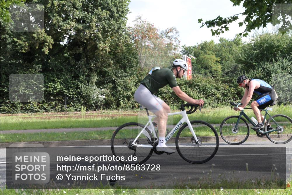 10.08.2025 - GEWOBA Citytriathlon Bremen Yannick Fuchs http://msf.ph/oto/8563728 10.08.2025 10:52:16 Radfahren 137, 349, 355, 390, 392, 394, 479 meine-sportfotos.de