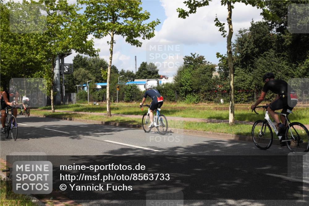 10.08.2025 - GEWOBA Citytriathlon Bremen Yannick Fuchs http://msf.ph/oto/8563733 10.08.2025 12:39:38 Radfahren 572, 589, 795, 813, 869 meine-sportfotos.de
