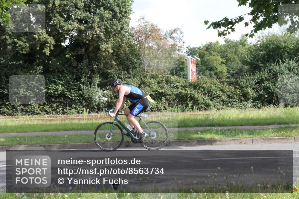 10.08.2025 - GEWOBA Citytriathlon Bremen Yannick Fuchs http://msf.ph/oto/8563734 10.08.2025 10:52:16 Radfahren 137, 349, 355, 390, 392, 394, 479 meine-sportfotos.de