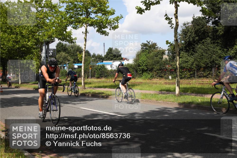 10.08.2025 - GEWOBA Citytriathlon Bremen Yannick Fuchs http://msf.ph/oto/8563736 10.08.2025 12:39:39 Radfahren 572, 589, 795, 813, 869 meine-sportfotos.de