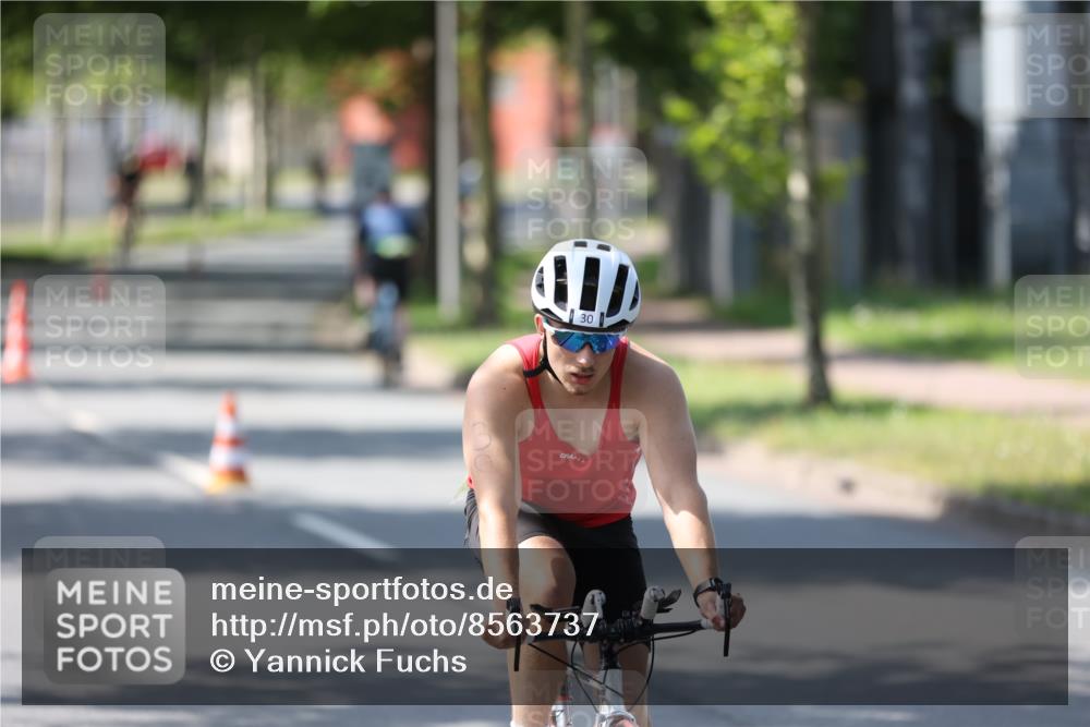 10.08.2025 - GEWOBA Citytriathlon Bremen Yannick Fuchs http://msf.ph/oto/8563737 10.08.2025 14:38:10 Radfahren 30, 54, 75, 81, 147, 152 meine-sportfotos.de