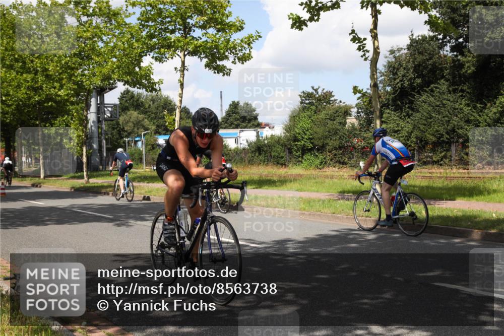 10.08.2025 - GEWOBA Citytriathlon Bremen Yannick Fuchs http://msf.ph/oto/8563738 10.08.2025 12:39:39 Radfahren 572, 589, 795, 813, 869 meine-sportfotos.de
