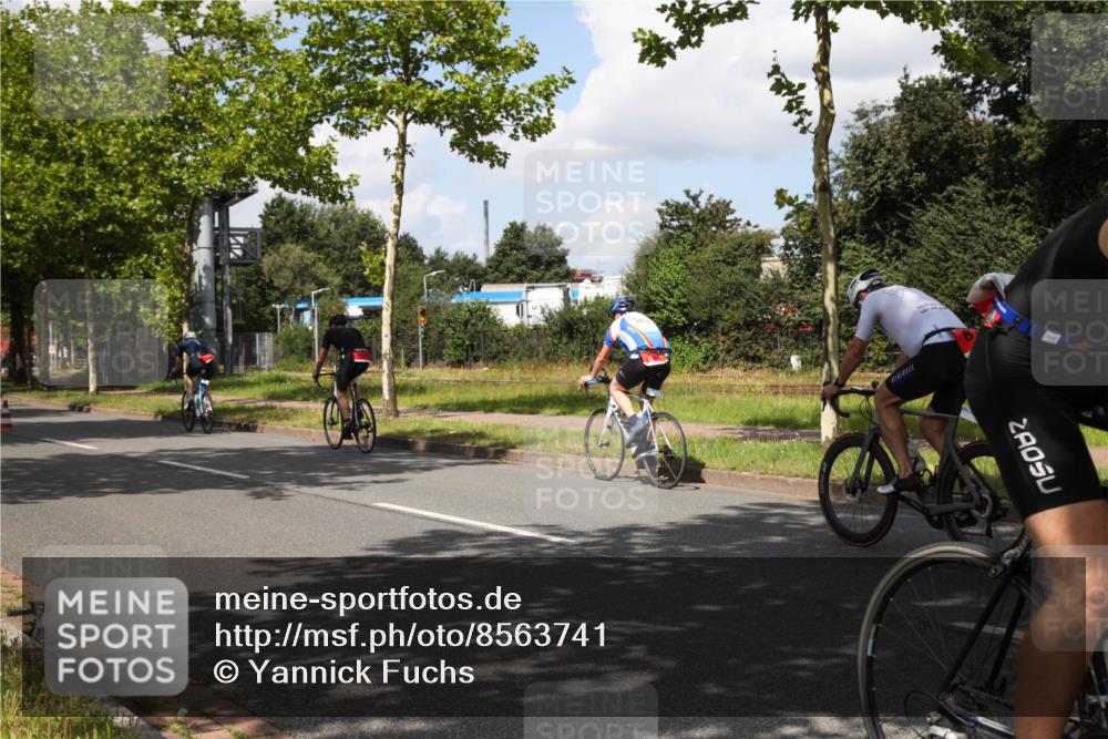 10.08.2025 - GEWOBA Citytriathlon Bremen Yannick Fuchs http://msf.ph/oto/8563741 10.08.2025 12:39:40 Radfahren 572, 589, 795, 813, 869 meine-sportfotos.de