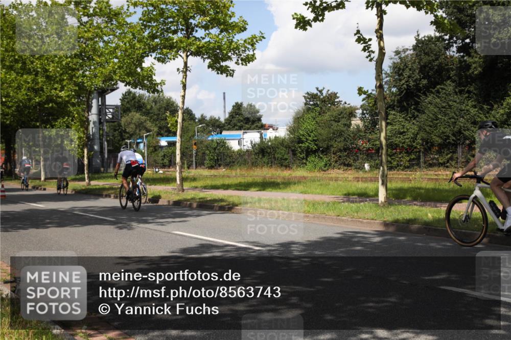 10.08.2025 - GEWOBA Citytriathlon Bremen Yannick Fuchs http://msf.ph/oto/8563743 10.08.2025 12:39:41 Radfahren 572, 589, 795, 813 meine-sportfotos.de
