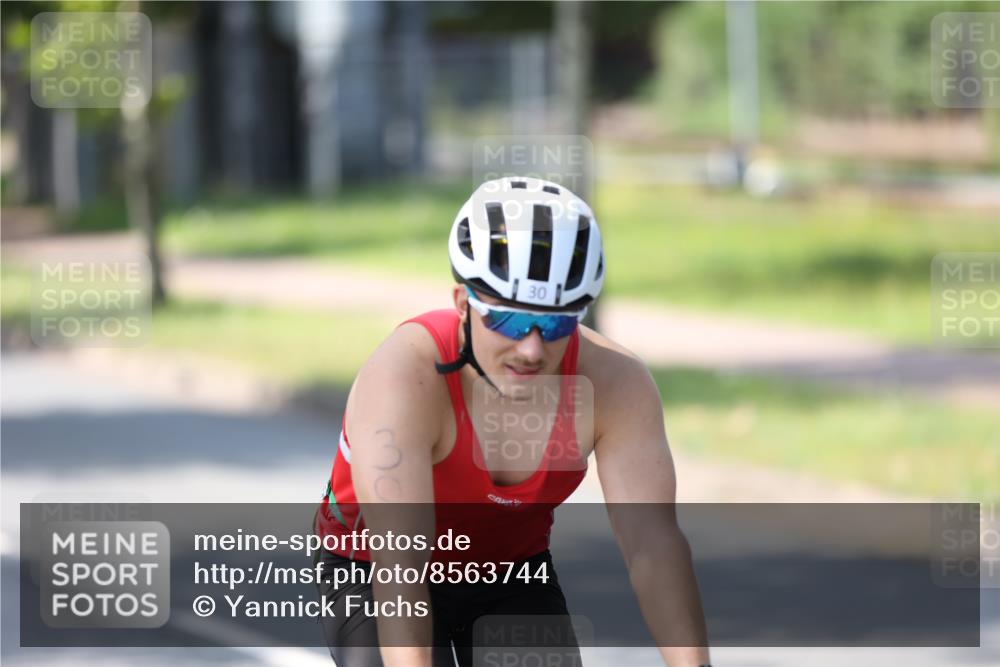 10.08.2025 - GEWOBA Citytriathlon Bremen Yannick Fuchs http://msf.ph/oto/8563744 10.08.2025 14:38:10 Radfahren 30, 54, 75, 81, 147, 152 meine-sportfotos.de