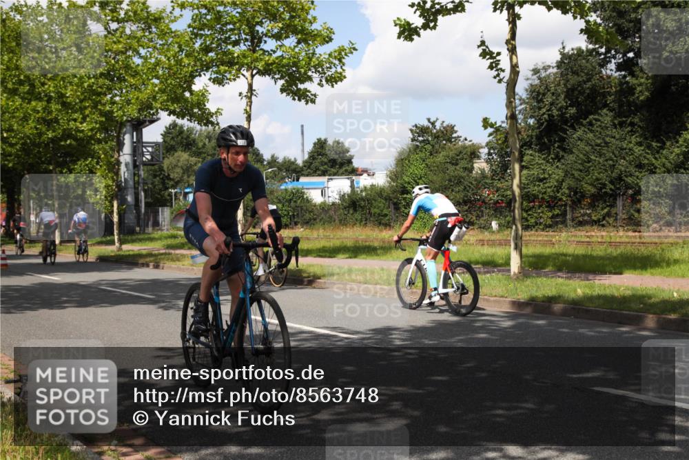 10.08.2025 - GEWOBA Citytriathlon Bremen Yannick Fuchs http://msf.ph/oto/8563748 10.08.2025 12:39:42 Radfahren 572, 589, 795, 813 meine-sportfotos.de