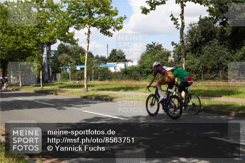 10.08.2025 - GEWOBA Citytriathlon Bremen Yannick Fuchs http://msf.ph/oto/8563751 10.08.2025 12:39:45 Radfahren 572, 589, 795, 813 meine-sportfotos.de