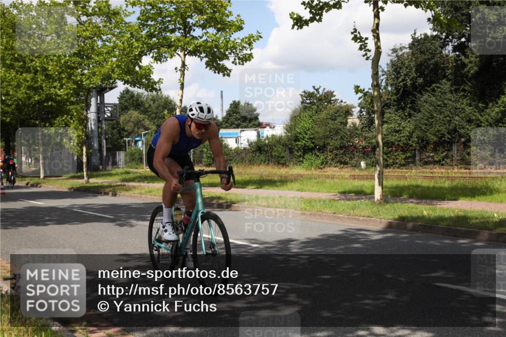 10.08.2025 - GEWOBA Citytriathlon Bremen Yannick Fuchs http://msf.ph/oto/8563757 10.08.2025 12:39:49 Radfahren 572, 589, 813, 831 meine-sportfotos.de