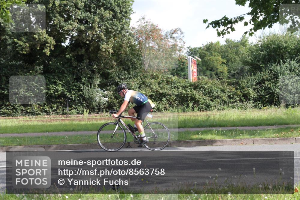 10.08.2025 - GEWOBA Citytriathlon Bremen Yannick Fuchs http://msf.ph/oto/8563758 10.08.2025 10:52:20 Radfahren 137, 349, 354, 355, 390, 392, 394, 479 meine-sportfotos.de