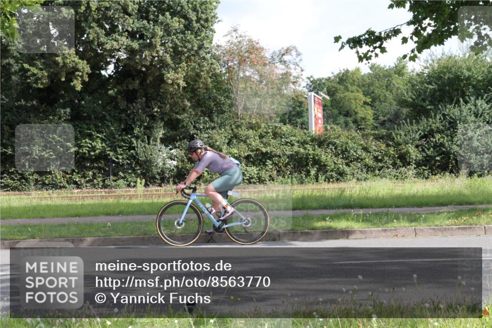 10.08.2025 - GEWOBA Citytriathlon Bremen Yannick Fuchs http://msf.ph/oto/8563770 10.08.2025 10:52:21 Radfahren 137, 349, 354, 355, 390, 392, 394, 479 meine-sportfotos.de