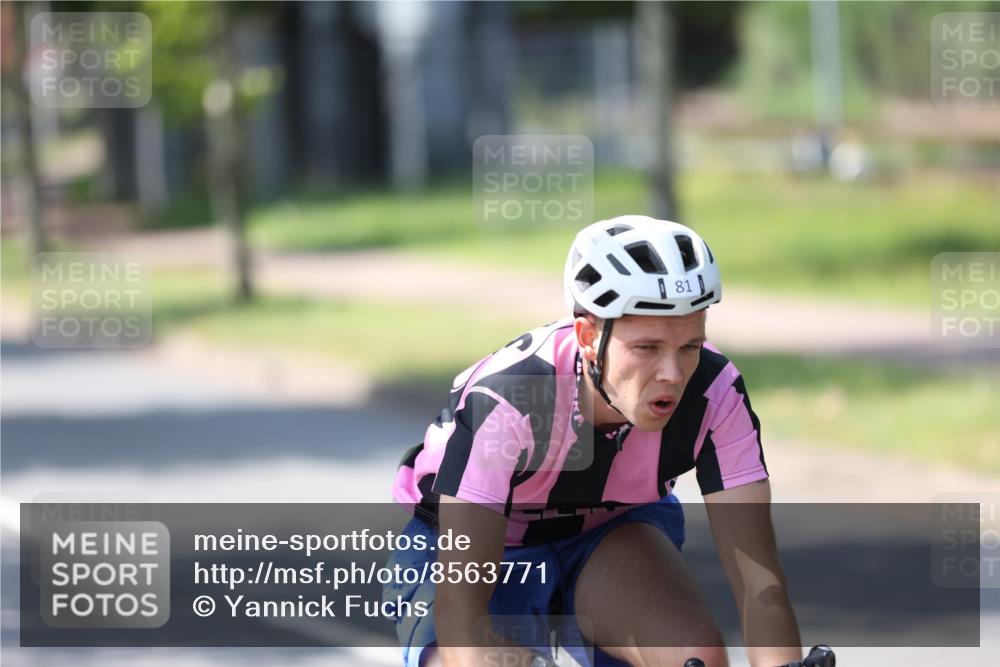 10.08.2025 - GEWOBA Citytriathlon Bremen Yannick Fuchs http://msf.ph/oto/8563771 10.08.2025 14:38:16 Radfahren 30, 54, 81, 147, 152, 162, 295 meine-sportfotos.de