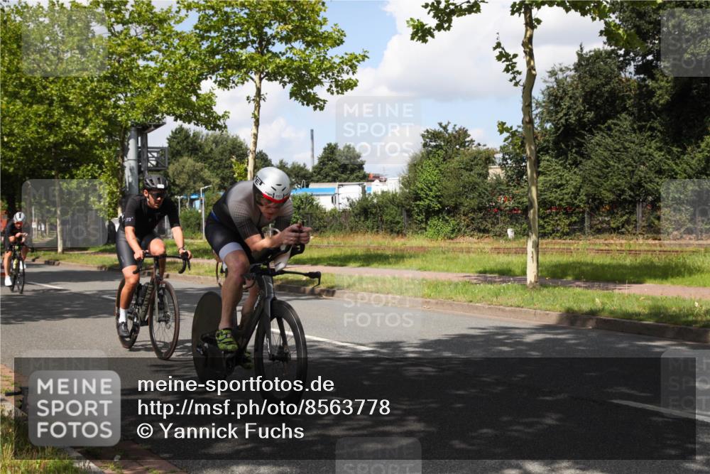 10.08.2025 - GEWOBA Citytriathlon Bremen Yannick Fuchs http://msf.ph/oto/8563778 10.08.2025 12:40:01 Radfahren 589, 596, 690, 706, 721, 779, 831, 880, 883, 896, 1028 meine-sportfotos.de