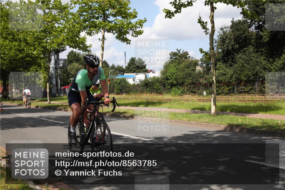 10.08.2025 - GEWOBA Citytriathlon Bremen Yannick Fuchs http://msf.ph/oto/8563785 10.08.2025 12:40:03 Radfahren 589, 596, 690, 706, 721, 779, 831, 880, 883, 890, 896, 1028 meine-sportfotos.de